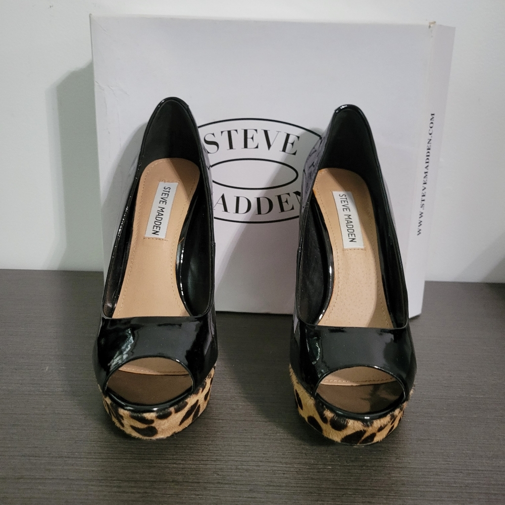 Steve Madden JAAGG Black Multi Color Heel